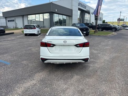 Used 2025 Nissan Altima 2.5 SV FWD image 16