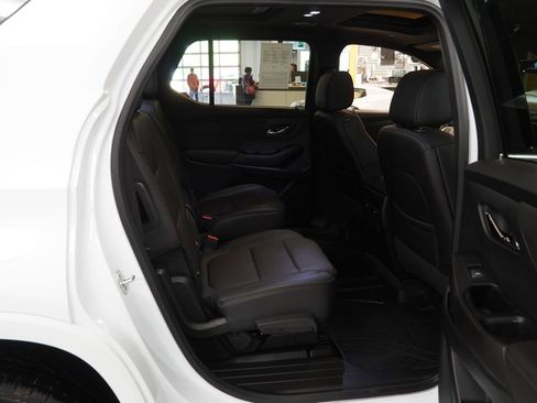 Used 2023 Chevrolet Traverse High Country w/ LPO, Floor Liner Package AWD/4WD image 23