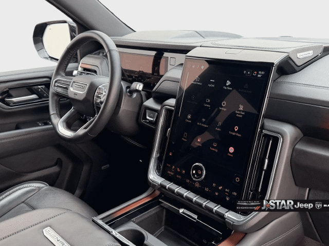 Used 2025 GMC Yukon XL Denali AWD/4WD image 18