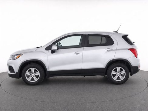 Used 2022 Chevrolet Trax LS w/ Tint and Cruise Package AWD/4WD image 8