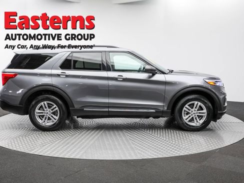 Used 2022 Ford Explorer XLT w/ Equipment Group 202A image 4