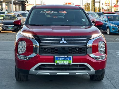 New 2025 Mitsubishi Outlander SE image 10