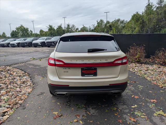 Used 2018 Lincoln MKX Reserve w/ Driver Assistance Package FWD image 4
