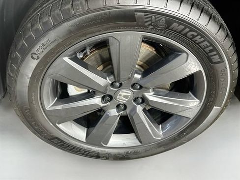 Used 2025 Honda Pilot Sport image 13