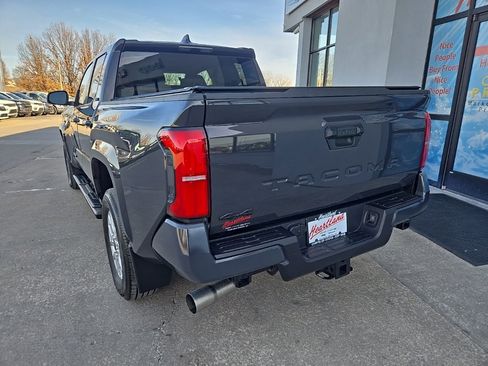 Used 2025 Toyota Tacoma SR5 image 9