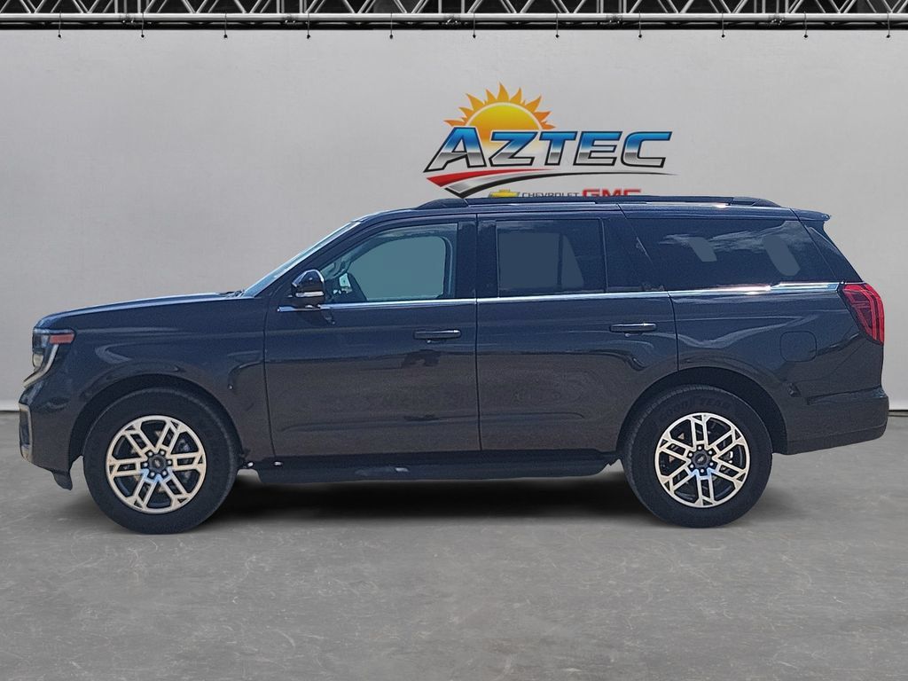 Used 2025 Ford Expedition Active RWD image 8