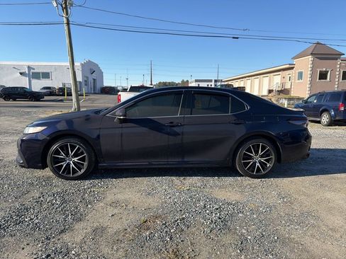 Used 2022 Toyota Camry SE image 2