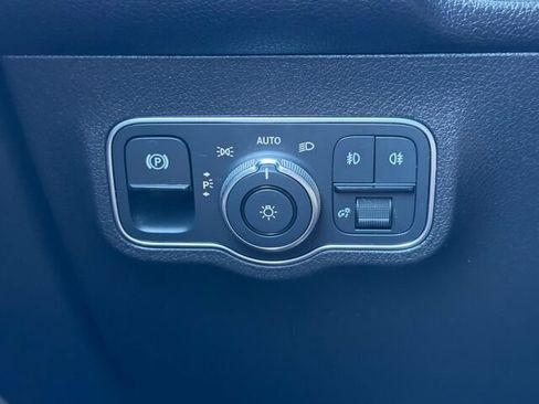 Certified 2022 Mercedes-Benz GLB 250 4MATIC image 32