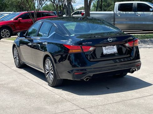 Used 2024 Nissan Altima 2.5 SV w/ SV Premium Package FWD image 4