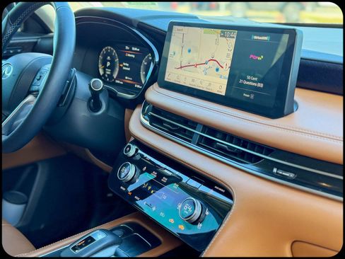 Used 2023 INFINITI QX60 Sensory w/ Vision Package image 9