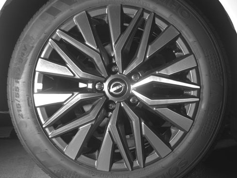 Used 2025 Nissan Altima 2.5 SV FWD image 15