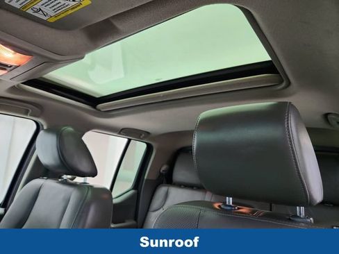 Used 2015 Nissan Frontier SL w/ Moonroof Package AWD/4WD image 11