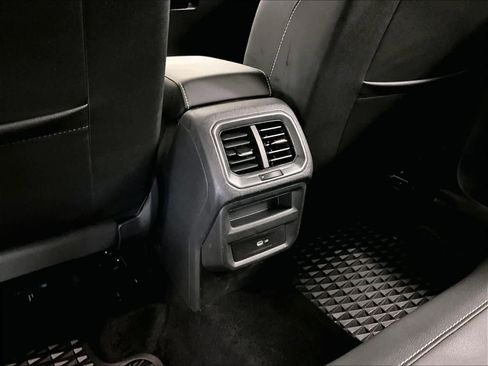 Used 2022 Volkswagen Taos SE image 38