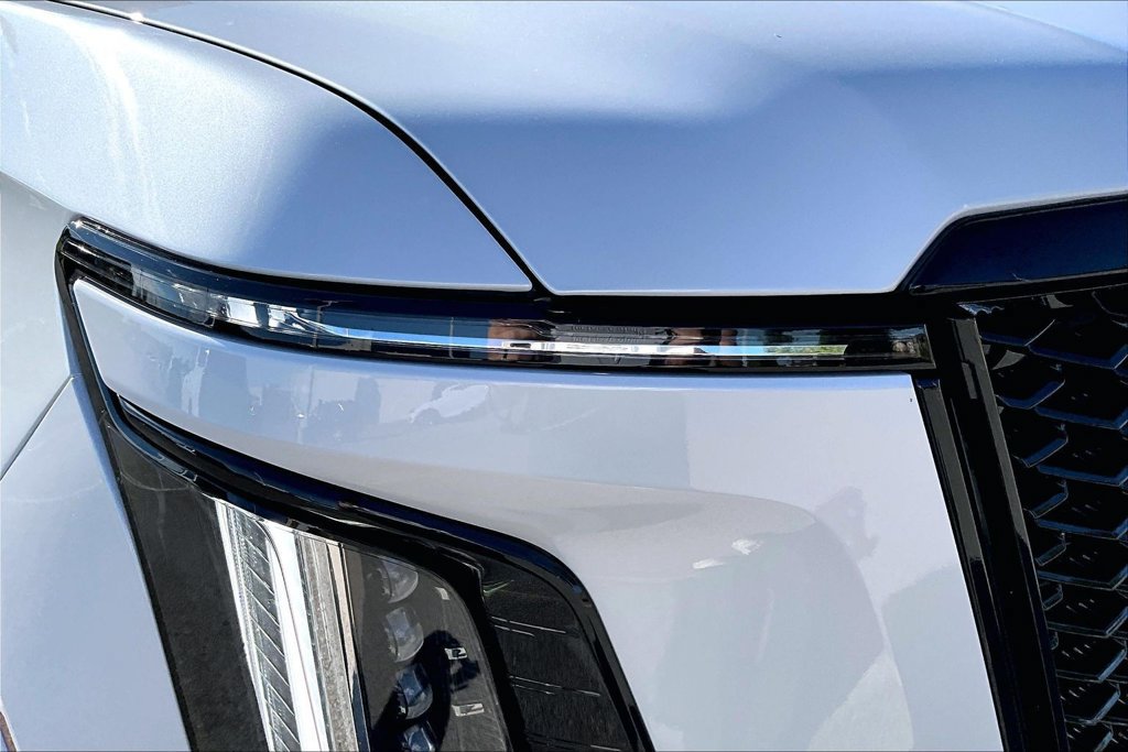 Certified 2025 Cadillac Escalade V AWD/4WD image 32