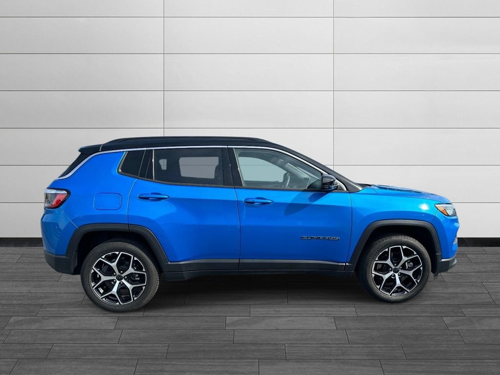 Used 2025 Jeep Compass Limited AWD/4WD image 2