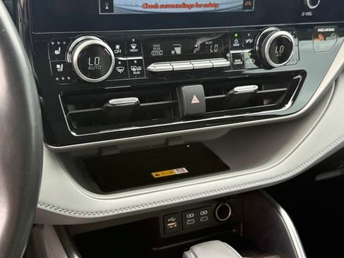 Used 2023 Toyota Highlander Limited FWD image 20