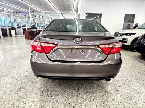 Used 2016 Toyota Camry SE w/ Moonroof Package image 5