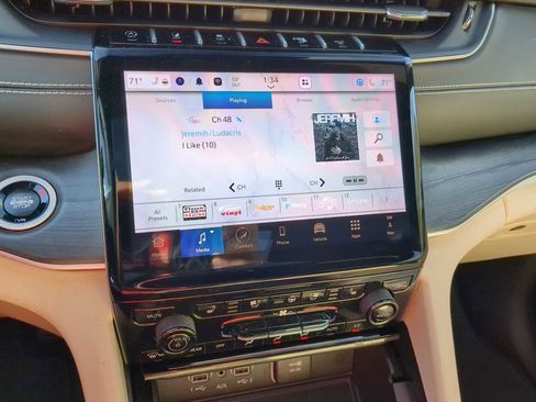 Used 2024 Jeep Grand Cherokee L Limited w/ Luxury Tech Group II image 19