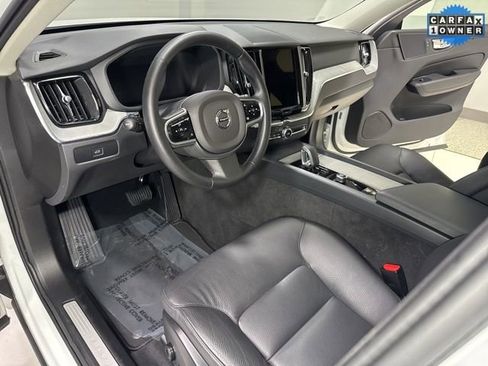 Used 2025 Volvo XC60 B5 Plus image 11