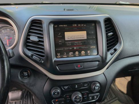 Used 2016 Jeep Cherokee Limited FWD image 17