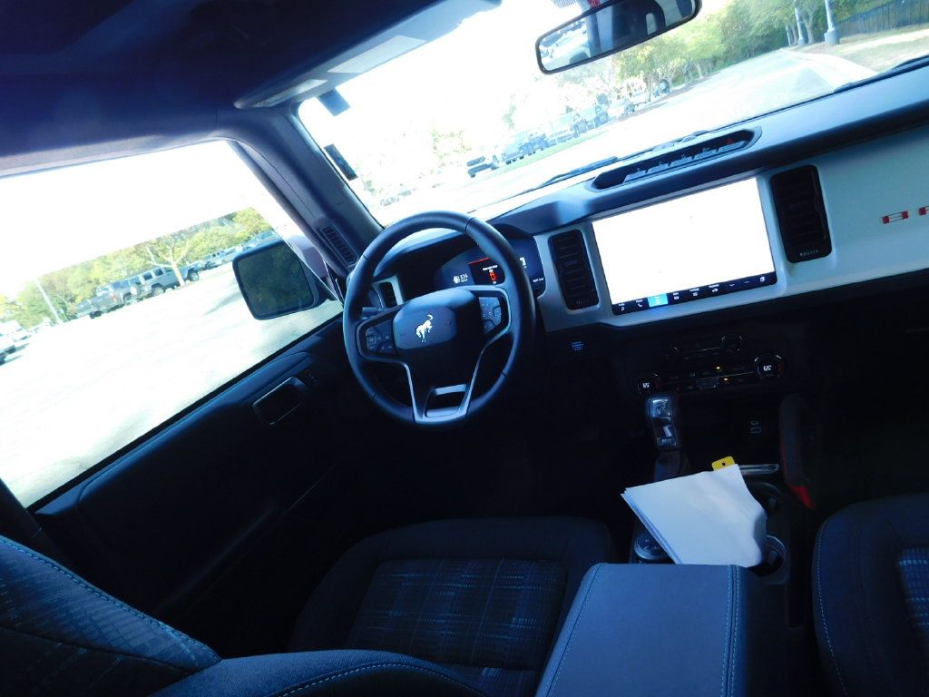 Used 2025 Ford Bronco Heritage Edition AWD/4WD image 6