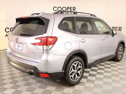 Used 2022 Subaru Forester Premium image 21