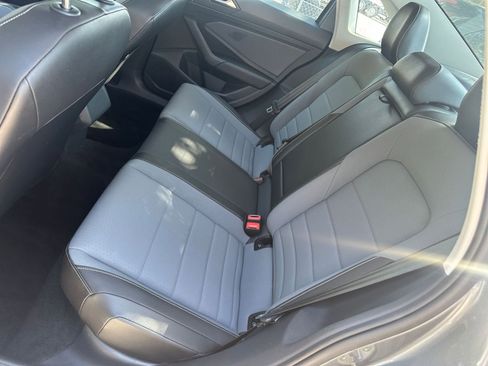 Used 2025 Volkswagen Jetta SE image 33