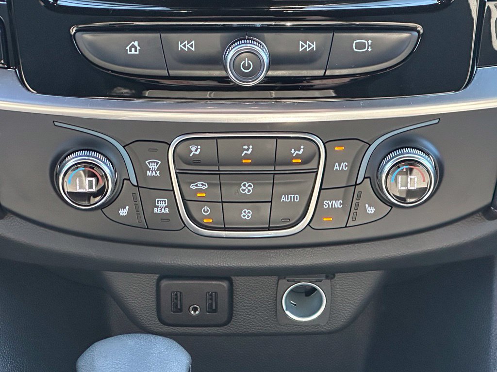 Used 2023 Chevrolet Traverse LT AWD/4WD image 16