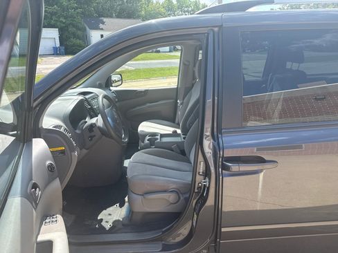 Used 2012 Kia Sedona LX FWD image 10