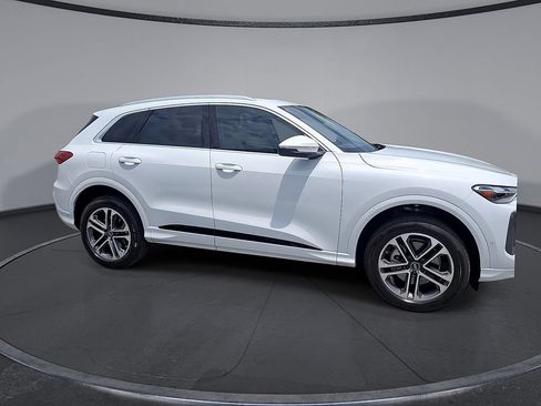 Used 2025 Audi Q5 Premium AWD/4WD image 6
