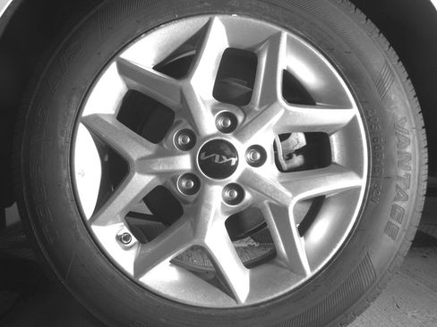 Used 2025 Kia Soul LX w/ LX Technology Package image 14