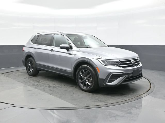 Used 2022 Volkswagen Tiguan SE w/ Panoramic Sunroof Package AWD/4WD image 1