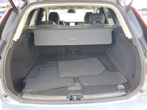 Certified 2023 Volvo XC60 B5 Plus w/ Climate Package FWD image 9