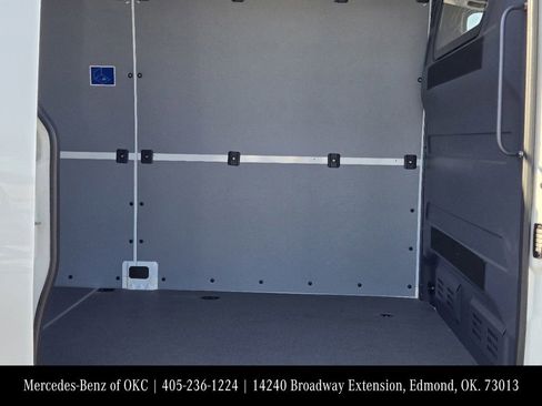 Used 2025 Mercedes-Benz Sprinter 2500 image 25