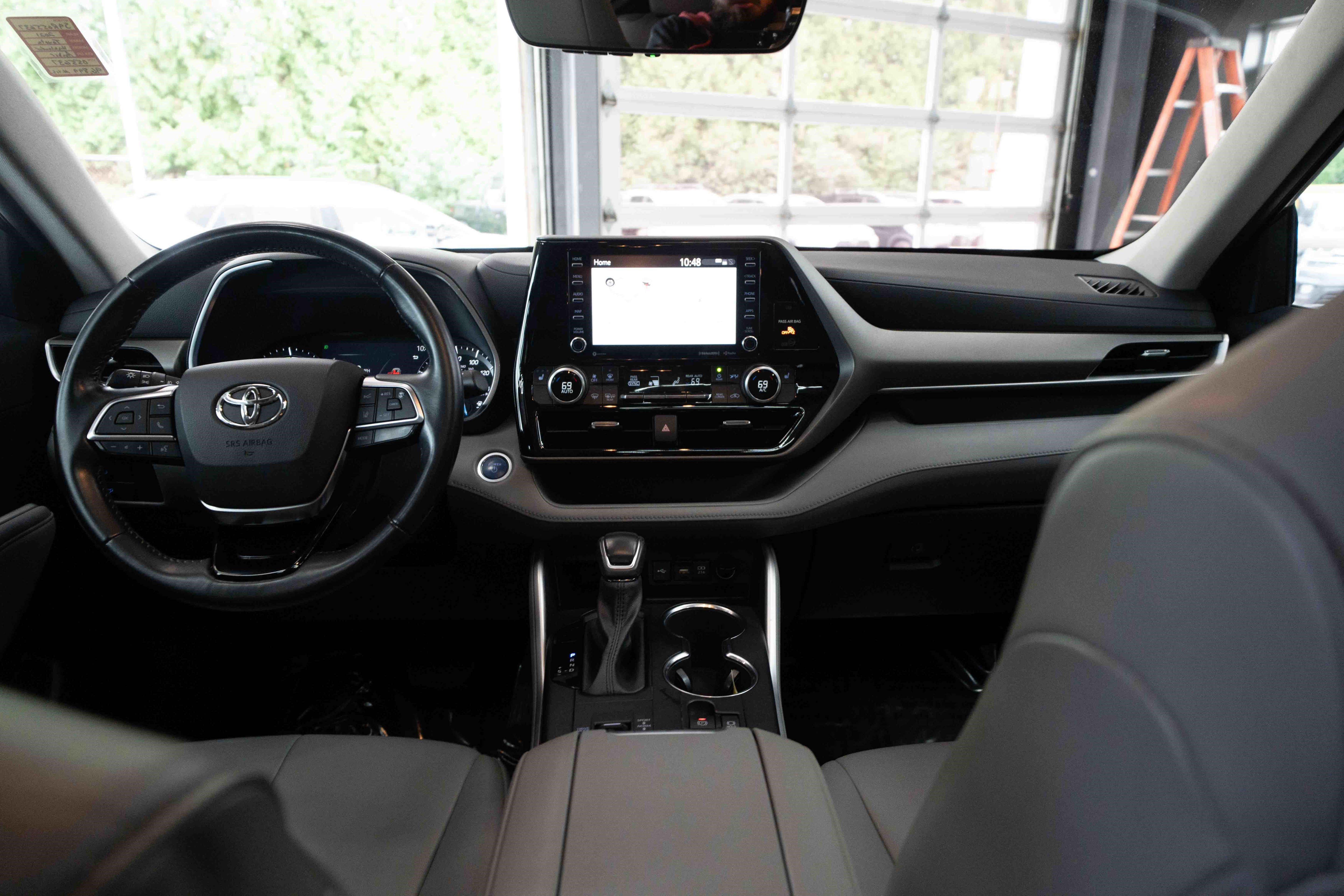 Used 2021 Toyota Highlander XLE AWD/4WD image 20