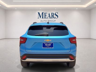 Used 2025 Chevrolet Trax LT w/ Sunroof Package