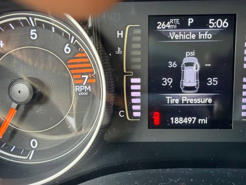Used 2019 Jeep Cherokee Latitude w/ Popular Appearance Group FWD image 8