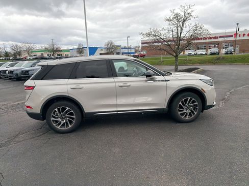 Used 2022 Lincoln Corsair Standard image 12