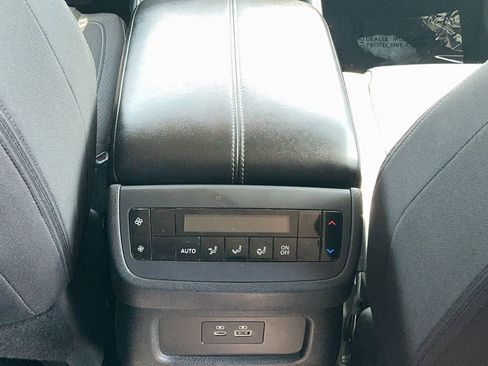 Used 2024 Nissan Pathfinder SV image 23