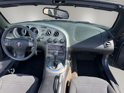Used 2009 Pontiac Solstice Convertible w/ Preferred Package RWD image 9