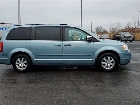 Used 2008 Chrysler Town & Country Touring image 9