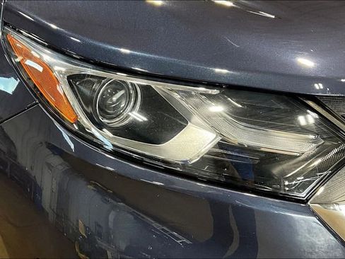 Used 2018 Chevrolet Equinox LT FWD image 29