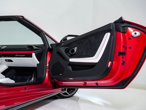 Used 2023 Lamborghini Huracan EVO image 26