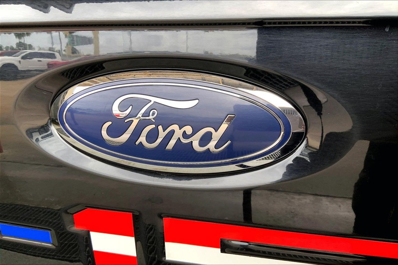 Used 2022 Ford F150 Lariat w/ Max Trailer Tow Package AWD/4WD image 31