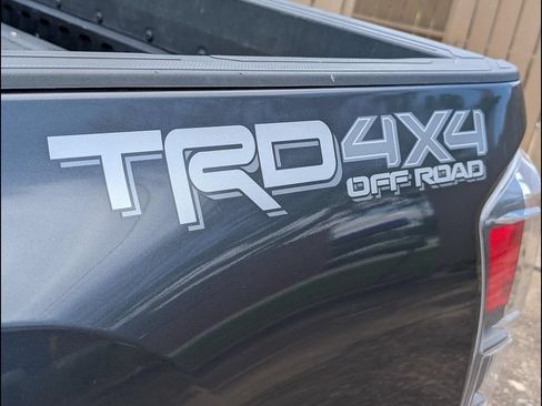 Used 2023 Toyota Tacoma TRD Off-Road w/ Technology Package AWD/4WD image 23