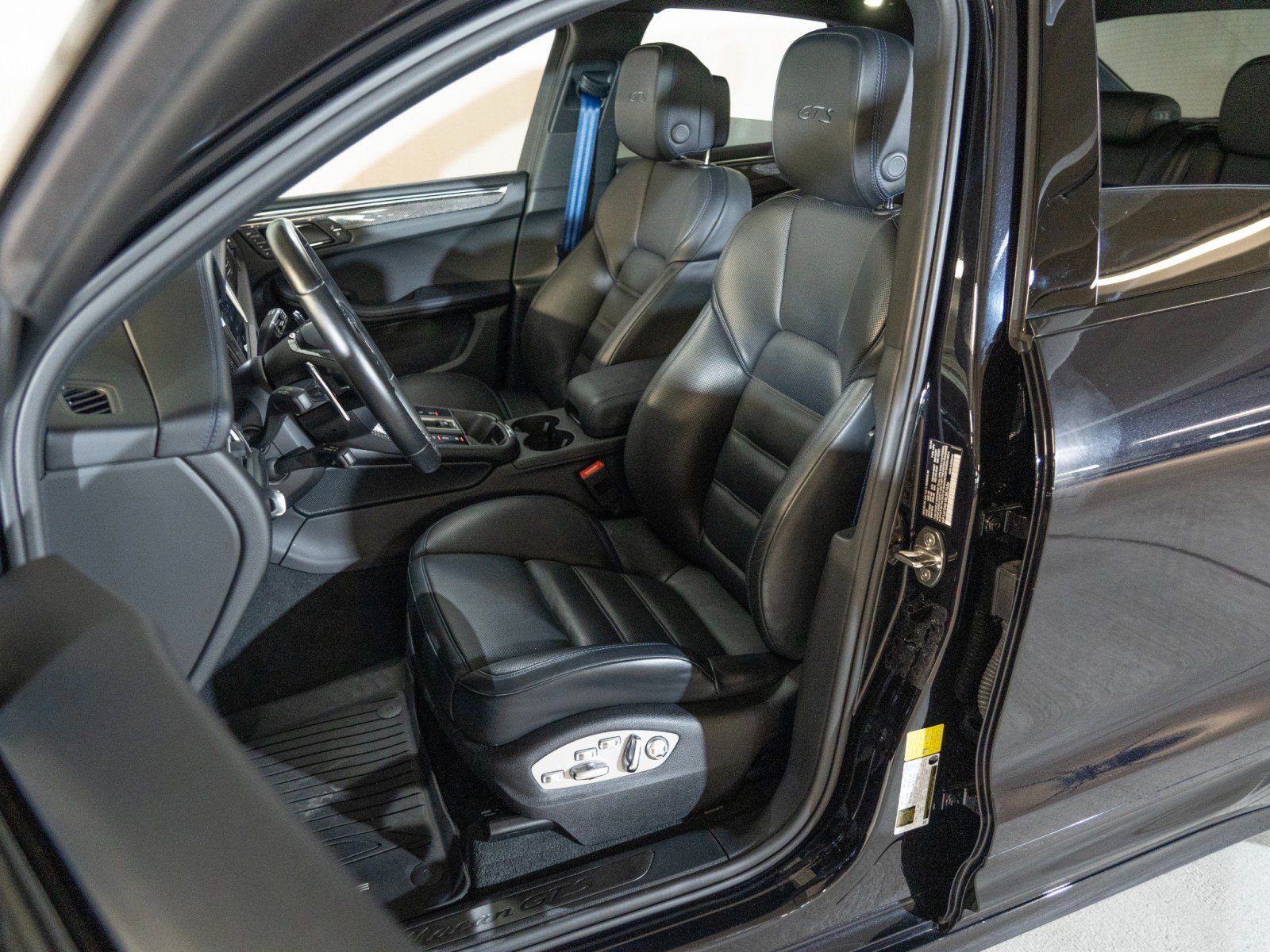 Used 2024 Porsche Macan GTS AWD/4WD image 5