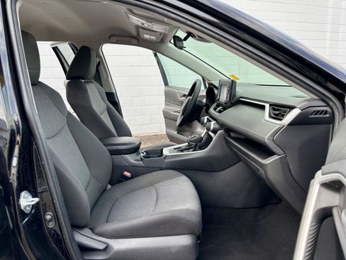 Used 2021 Toyota RAV4 XLE AWD/4WD image 7