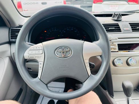 Used 2010 Toyota Camry LE FWD image 11
