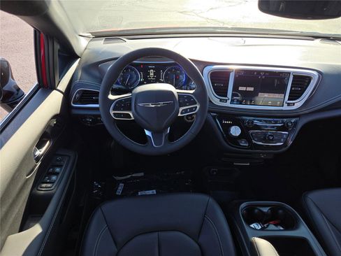 New 2026 Chrysler Pacifica Select image 21