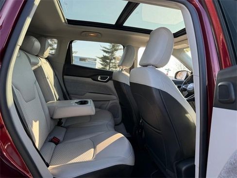 Used 2022 Jeep Compass Latitude w/ Sun and Sound Group image 10
